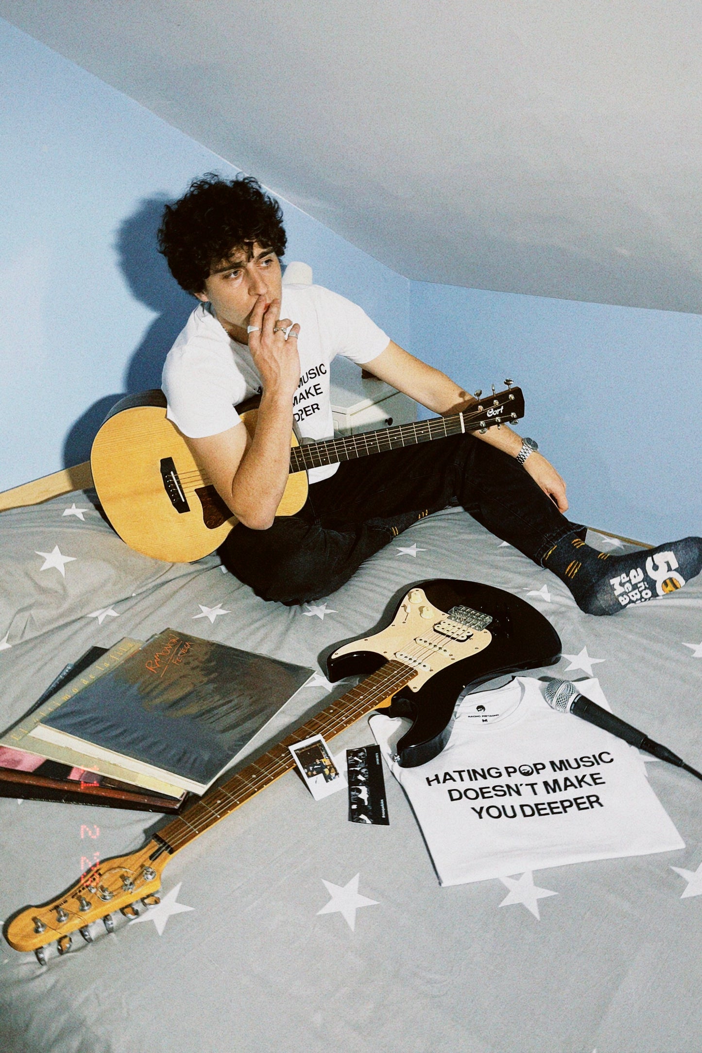 Camiseta de manga corta blanca "Hating Pop Music Doesn´t Make You Deeper" - Nacho Pistacho